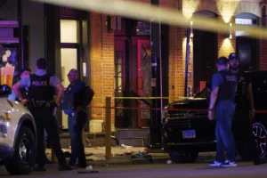 four-dead-and-over-a-dozen-injured-in-downtown-chicago-shooting