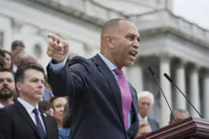 jeffries-‘magic-minute’-speech-stalls-house-passage-of-trump-bill