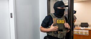 democrats-try-taking-ice-agents’-face-masks-away,-even-as-officers-face-huge-uptick-in-assaults