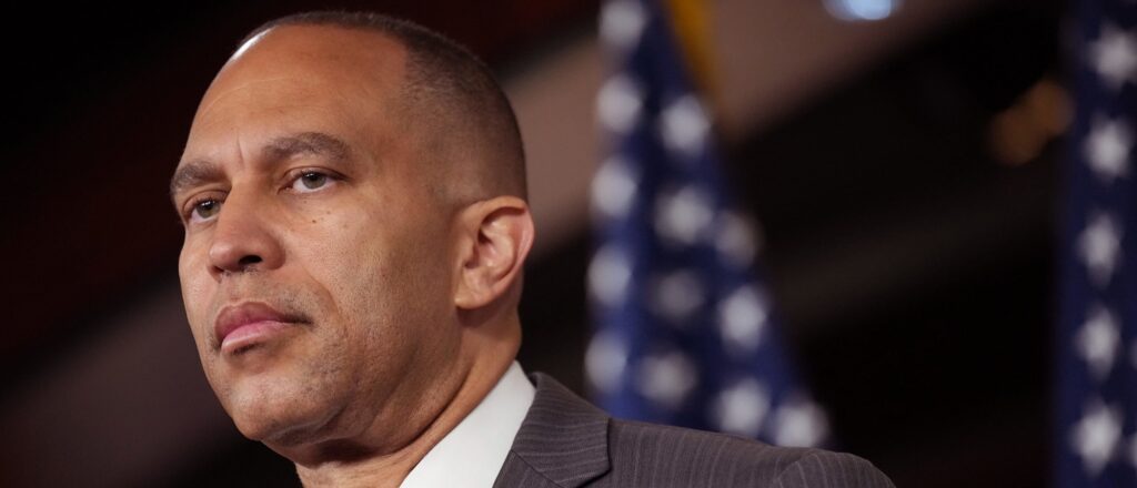 hakeem-jeffries-gets-roasted-over-hilariously-bad-photoshop-fail