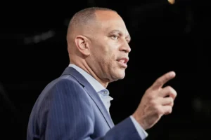 jeffries-calls-for-‘aggressive-oversight’-of-ice-–-washington-examiner