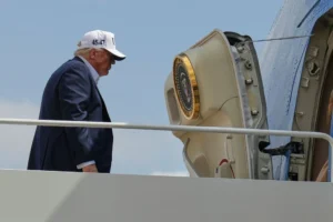 trump-defends-pam-bondi,-urges-fbi-to-move-past-epstein-files-debacle-–-washington-examiner