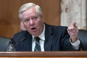 graham-vows-‘record-level’-of-weapons-to-ukraine-after-putin-tried-to-‘play-trump’