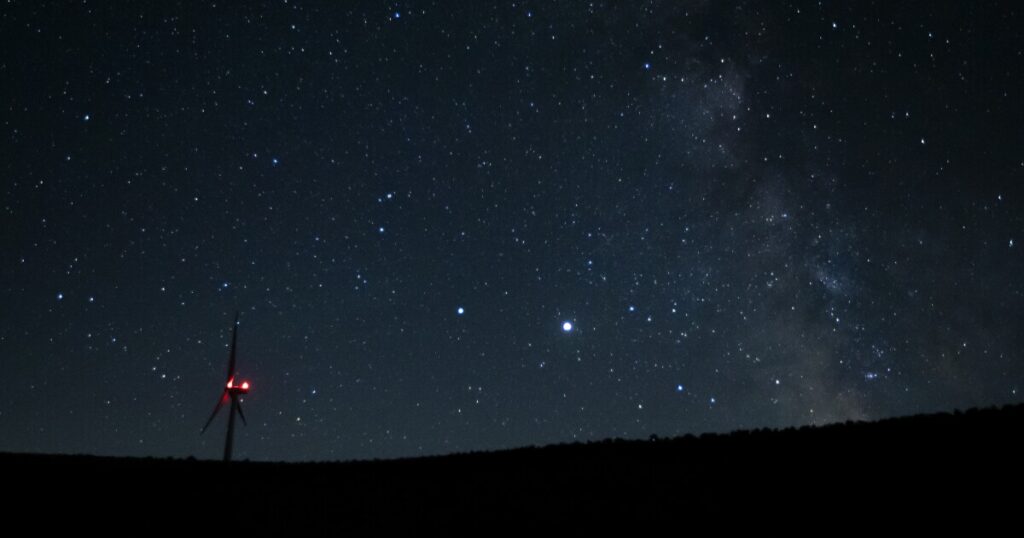 city-sized-comet-regrows-horns-following-volcanic-eruptions-on-surface