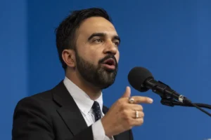 elizabeth-warren-claims-investors-‘freaked-out’-that-mamdani-won’t-bend-to-them