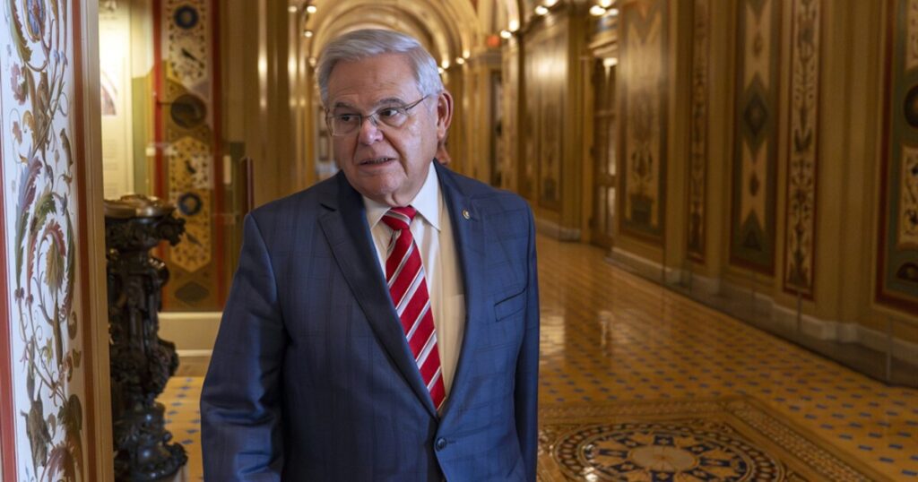 menendez-maintains-he’s-‘only-been-loyal-to-one-country’-amid-fara-charge