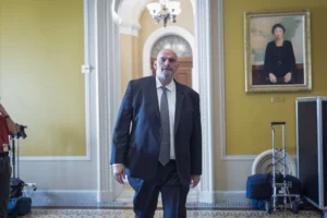 fetterman-pushes-bill-to-prevent-businesses-from-going-cashless