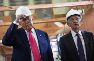 trump-tours-fed-construction-with-powell-in-awkward-encounter
