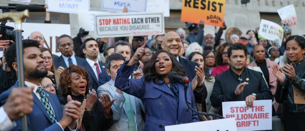 democrats-using-time-off-to-travel-to-red-states,-try-convincing-people-trump