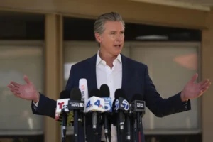 newsom-weighs-options-to-respond-to-red-state-redistricting