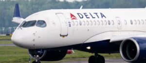 feds-reportedly-bust-into-plane-cockpit-to-arrest-pilot-on-child-porn-charges