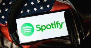 what-jd-vance,-pam-bondi,-and-sam-altman-can’t-stop-listening-to,-according-to-the-‘panama-playlists’