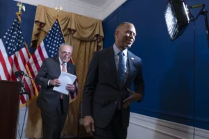 schumer-and-jeffries-ask-gop-leaders-for-meeting-to-address-government-funding