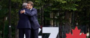 canadian-prime-minister-caught-hugging-nearly-naked-man-at-pride-parade
