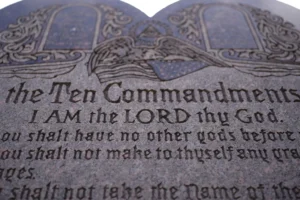 judge-halts-arkansas-law-mandating-ten-commandments-display