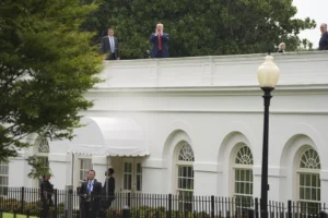 trump-tours-white-house-roof-amid-plans-for-new-ballroom