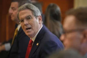 trump-says-he-won’t-select-scott-bessent-as-next-fed-chairman