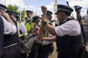 london-protesters-arrested-for-supporting-pro-palestinian-group