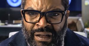 ‘war-of-the-worlds’-isn’t-just-bad.-it’s-also-shameless-tech-propaganda