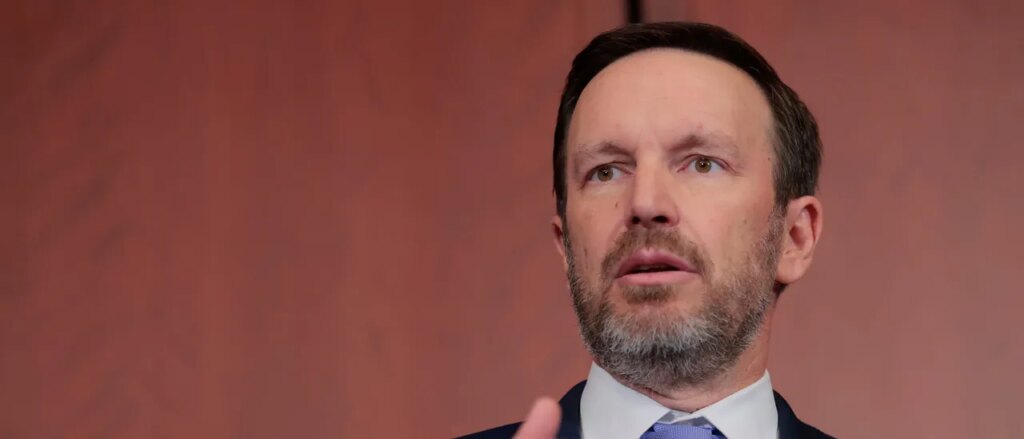 dem-suggests-party-should-shut-down-gov