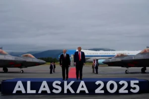 putin-greeted-by-b-2-bombers,-us-military-might,-upon-alaska-arrival