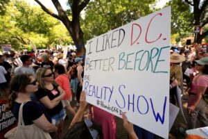 crowds-in-dc-continue-to-protest-trump’s-federal-police-takeover