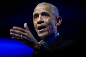 obama-stays-in-political-fray-as-democrats-look-for-new-leader