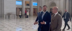 watch-as-jd-vance,-pete-hegseth-stroll-through-major-landmark-to-see-see-how-trump