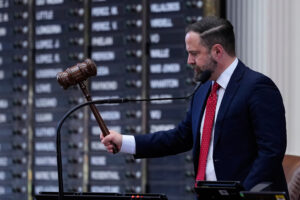 texas-house-advances-gop-maps-in-redistricting-fight-with-democrats