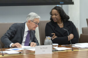 fed-governor-lisa-cook-says-she-won’t-be-‘bullied’-into-resignation-after-trump-demand