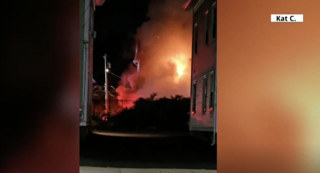 ‘i’ll-be-right-back’:-off-duty-firefighter-saves-family-from-house-fire