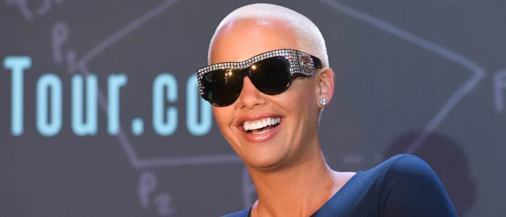 famous-model-goes-after-liberals,-supports-trump