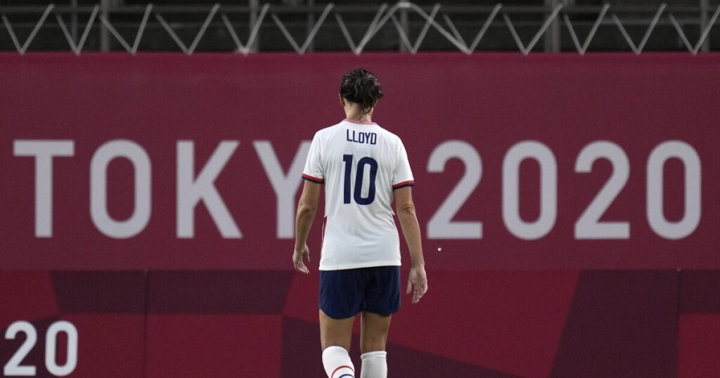 uswnt’s-carli-lloyd-won’t-apologize-for-not-kneeling-in-final-olympic-game