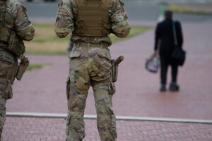 national-guard-members-begin-carrying-handguns-and-rifles-during-deployment-in-dc