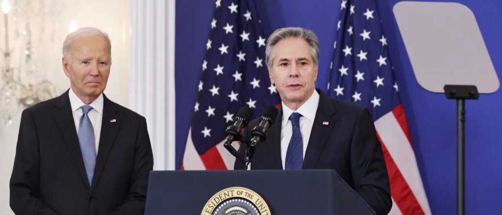 lifeguard-kicks-former-biden-secretary-of-state-antony-blinken-off-of-hamptons-beach