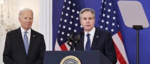 lifeguard-kicks-former-biden-secretary-of-state-antony-blinken-off-of-hamptons-beach