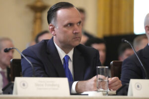 trump-taps-longtime-aide-to-lead-powerful-white-house-personnel-office