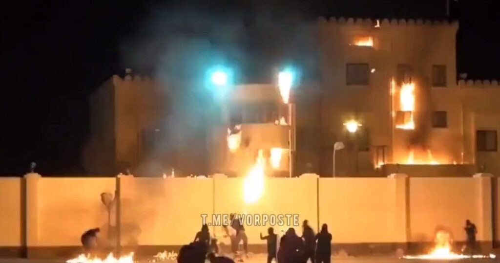 flashback:-violent-protesters-torch-police-building-in-bahrain-in-2012-(video)-|-the-gateway-pundit-|-by-jim-hoft