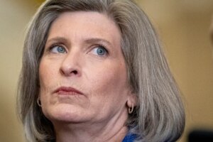 joni-ernst-announces-retirement,-leaving-iowa-senate-seat-open-for-2026