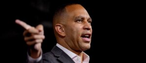 ‘stay-tuned’:-hakeem-jeffries-dodges-question-again-when-asked-if-he-will-endorse-socialist-mamdani