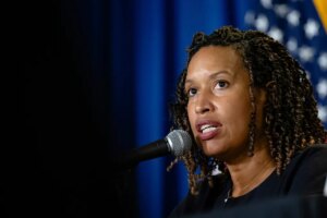 dc-police-officers-to-receive-pay-raise,-mayor-announces