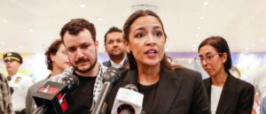 aoc-blasts-jeffries,-schumer-for-dragging-their-feet-on-endorsing-socialist-mamdani