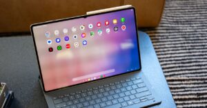 samsung’s-galaxy-tab-s11-ultra-is-just-as-thin-as-apple’s-ipad-pro