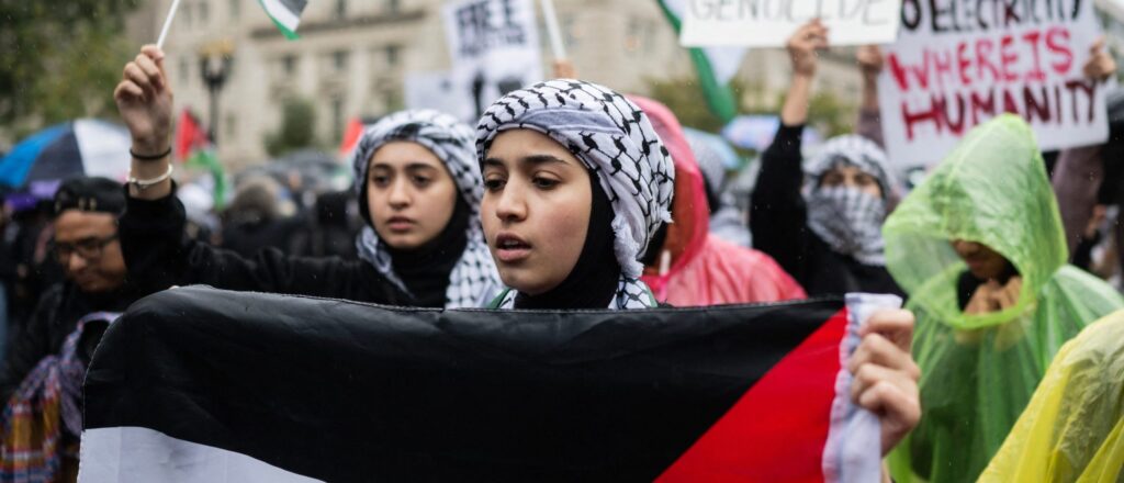 pro-palestinian-protesters-gather-outside-of-prominent-dem-officials’-homes,-office-buildings