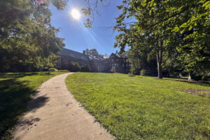 higher-ed-spending-up-as-enrollment-plummets-at-illinois-universities