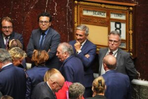 france’s-prime-minister-loses-confidence-vote,-toppling-government