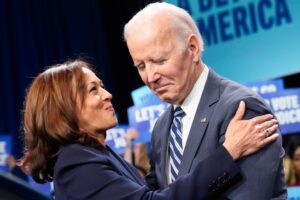 kamala-harris-in-‘impossible-bind’-when-it-comes-to-directly-criticizing-biden