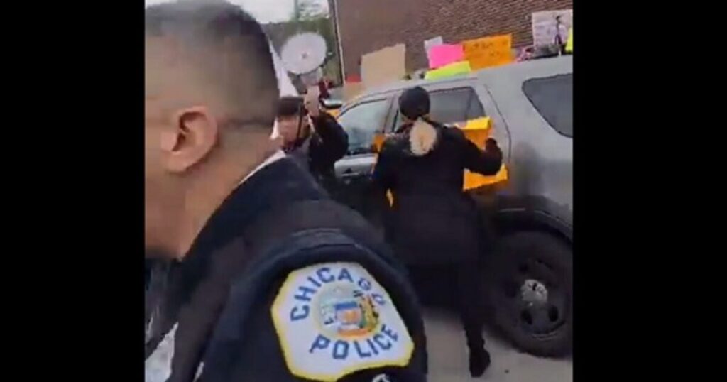 chicago-alderman-rushed-away-by-police-when-she’s-confronted-by-angry-residents-protesting-new-migrant-camp-(video)-|-the-gateway-pundit-|-by-mike-lachance
