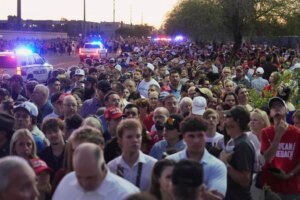 massive-crowds-and-heavy-security-as-charlie-kirk-memorial-begins-in-arizona