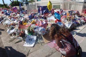 watch-live:-thousands-gather-for-charlie-kirk-memorial-service-in-arizona